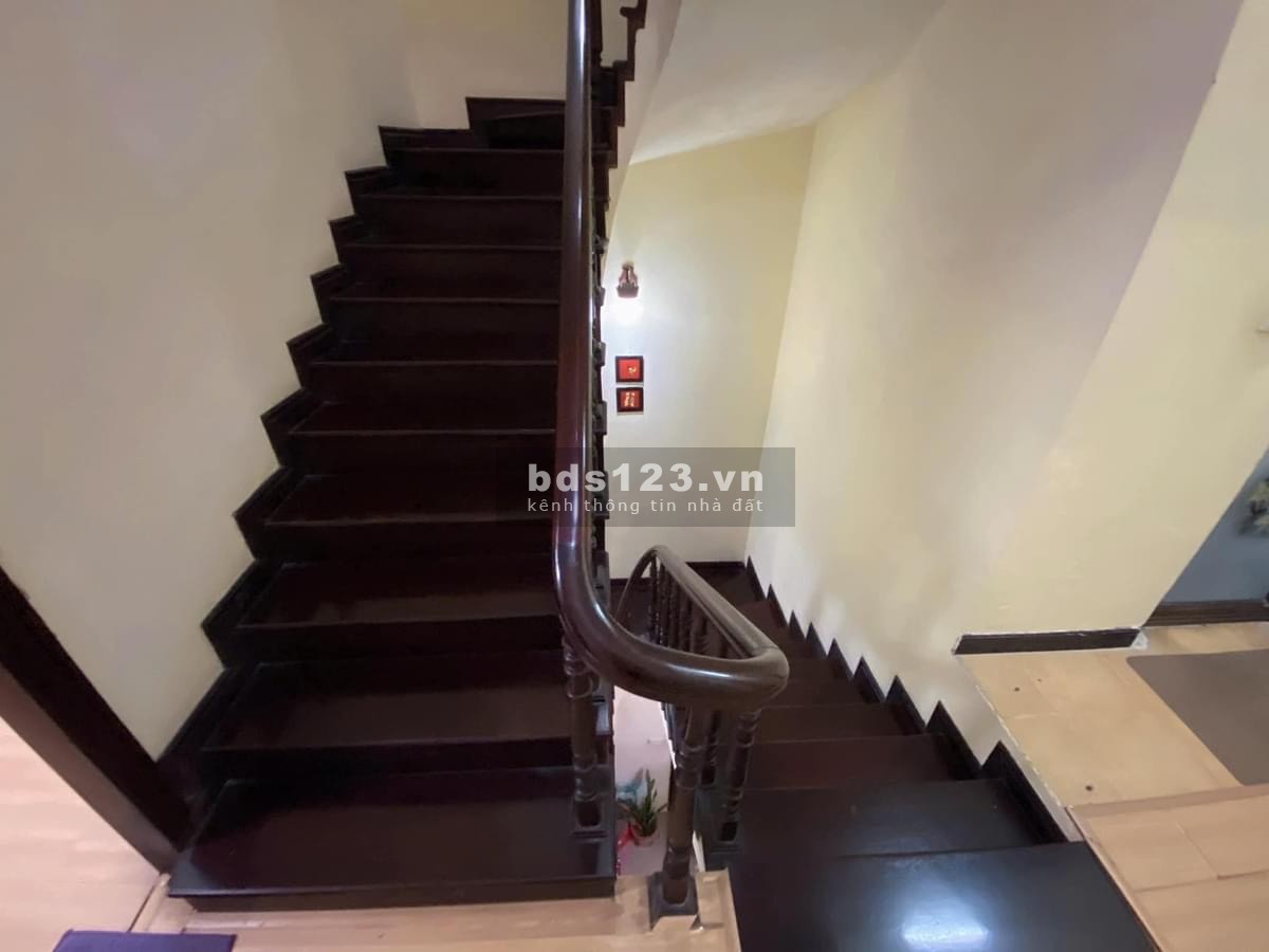 BÁN NHÀ - ĐÊ LA THÀNH - BA ĐÌNH 50M2 x 4tầng Mặt Tiền 4.2 8.x tỉ