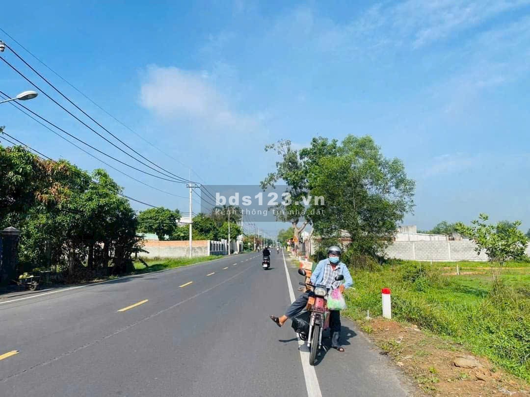 Cần tiền gấp sang mảnh đất dt 1500m2 giá 680tr