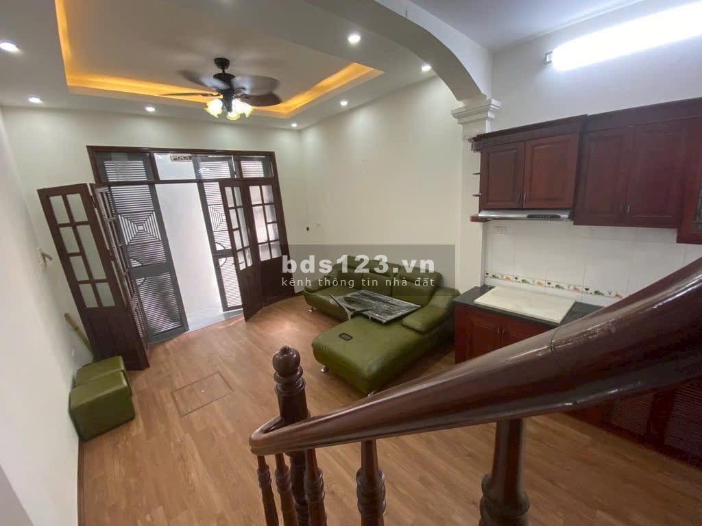 Lĩnh Nam, Hoàng Mai, 38m2, 5 tầng, 6.2 tỷ. Nhà mặt ngõ nông rộng