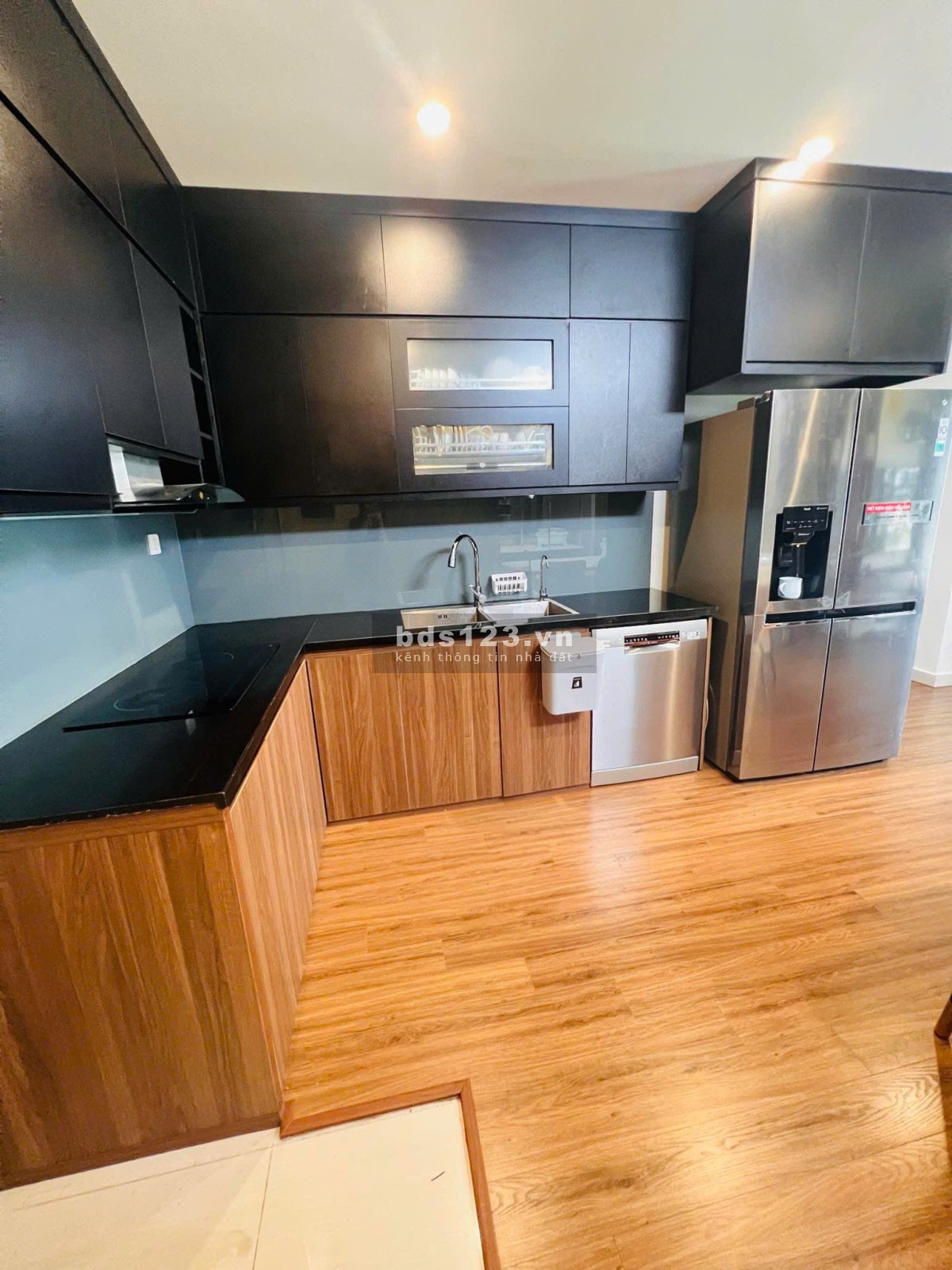 Bán căn hộ 3 ngủ, đầy đủ nội thất xịn, Vin Smatt City, 0888516777