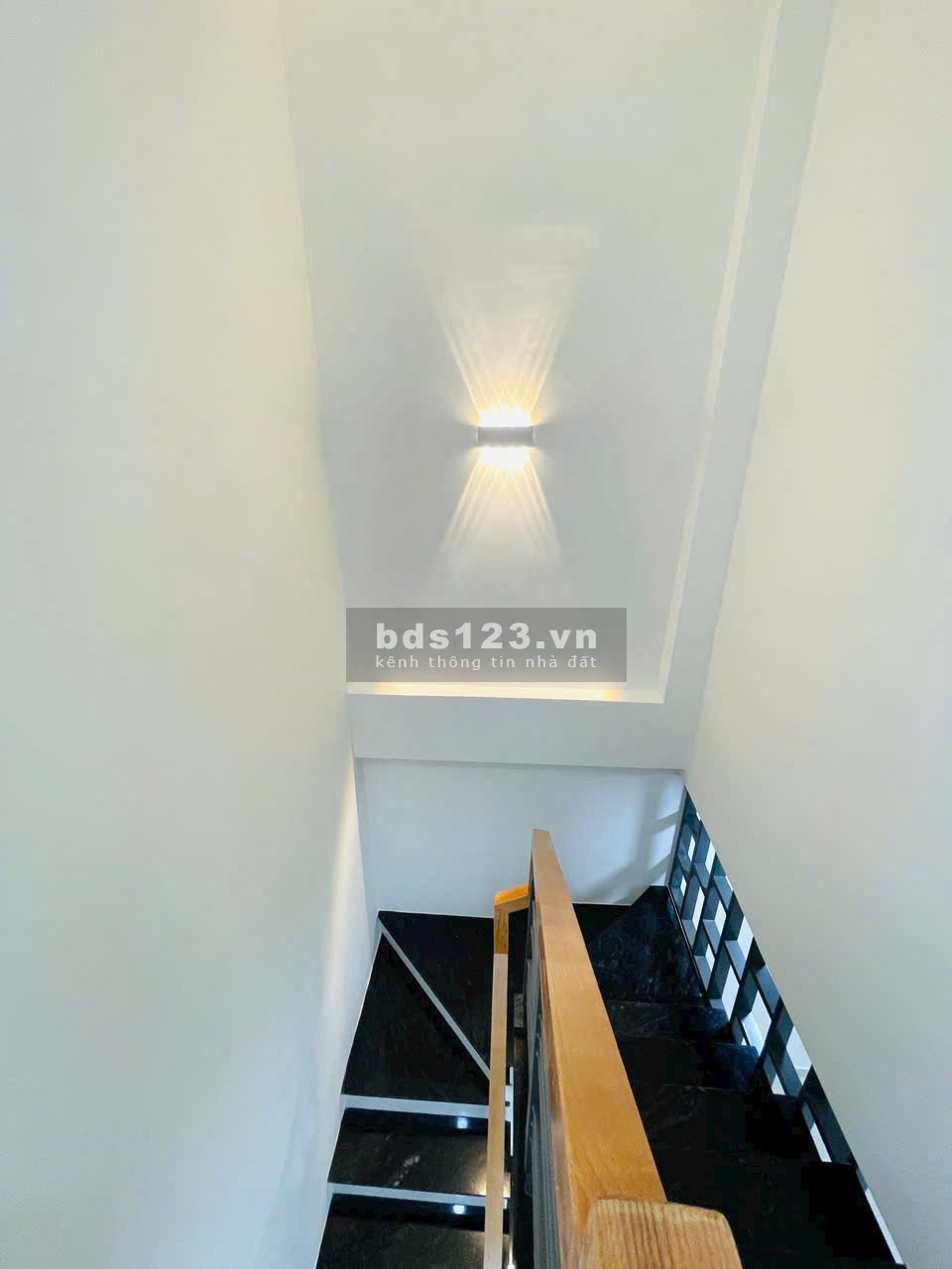 NHÀ ĐẸP 3 TẦNG CMT8 Q3, HẺM 4m, NGANG 3.5m - 32m2 chỉ 6.15 TỶ