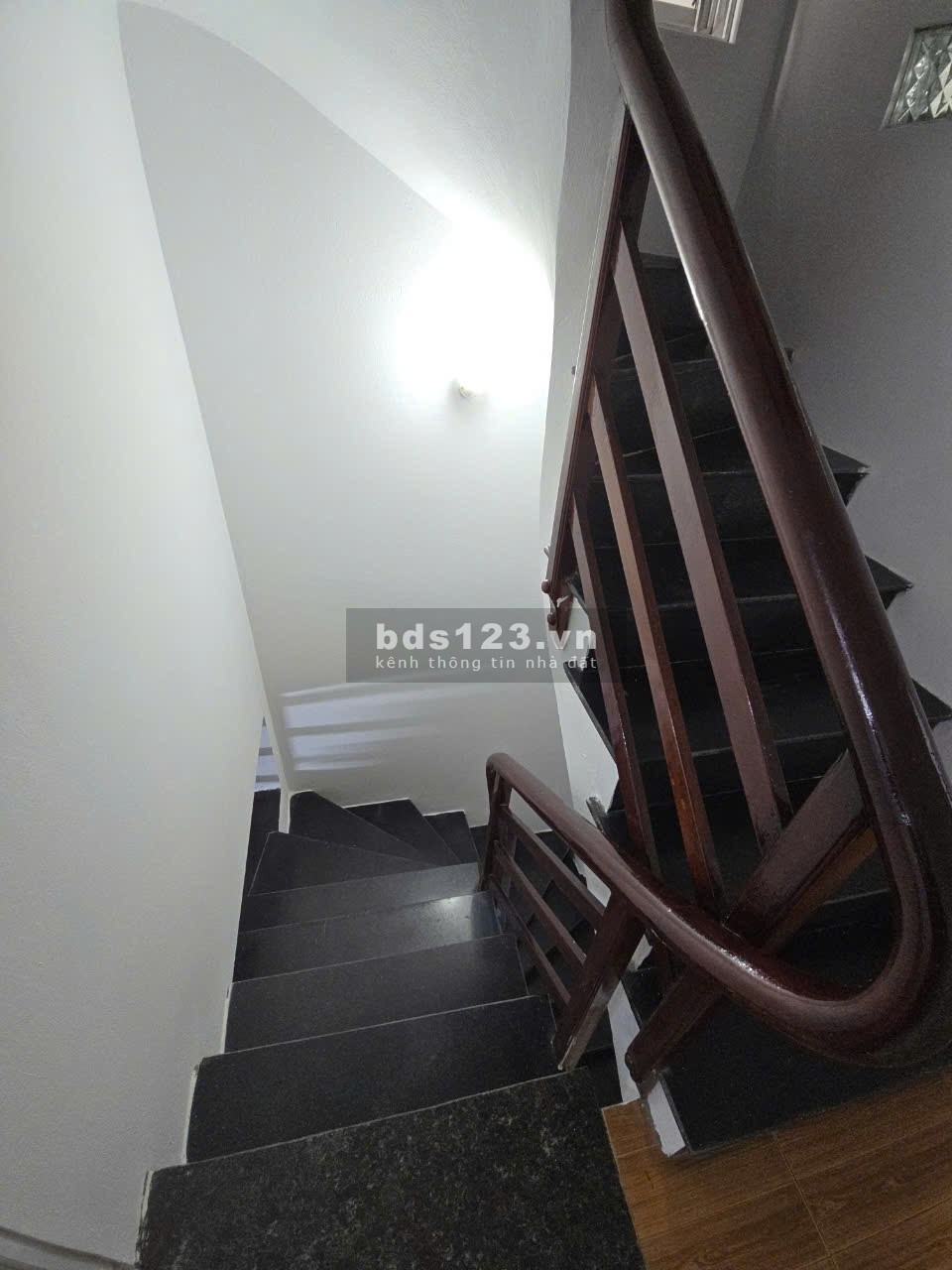 Cần bán nhà 4 tầng khu vực ngõ gần đường Nguyễn Khoái