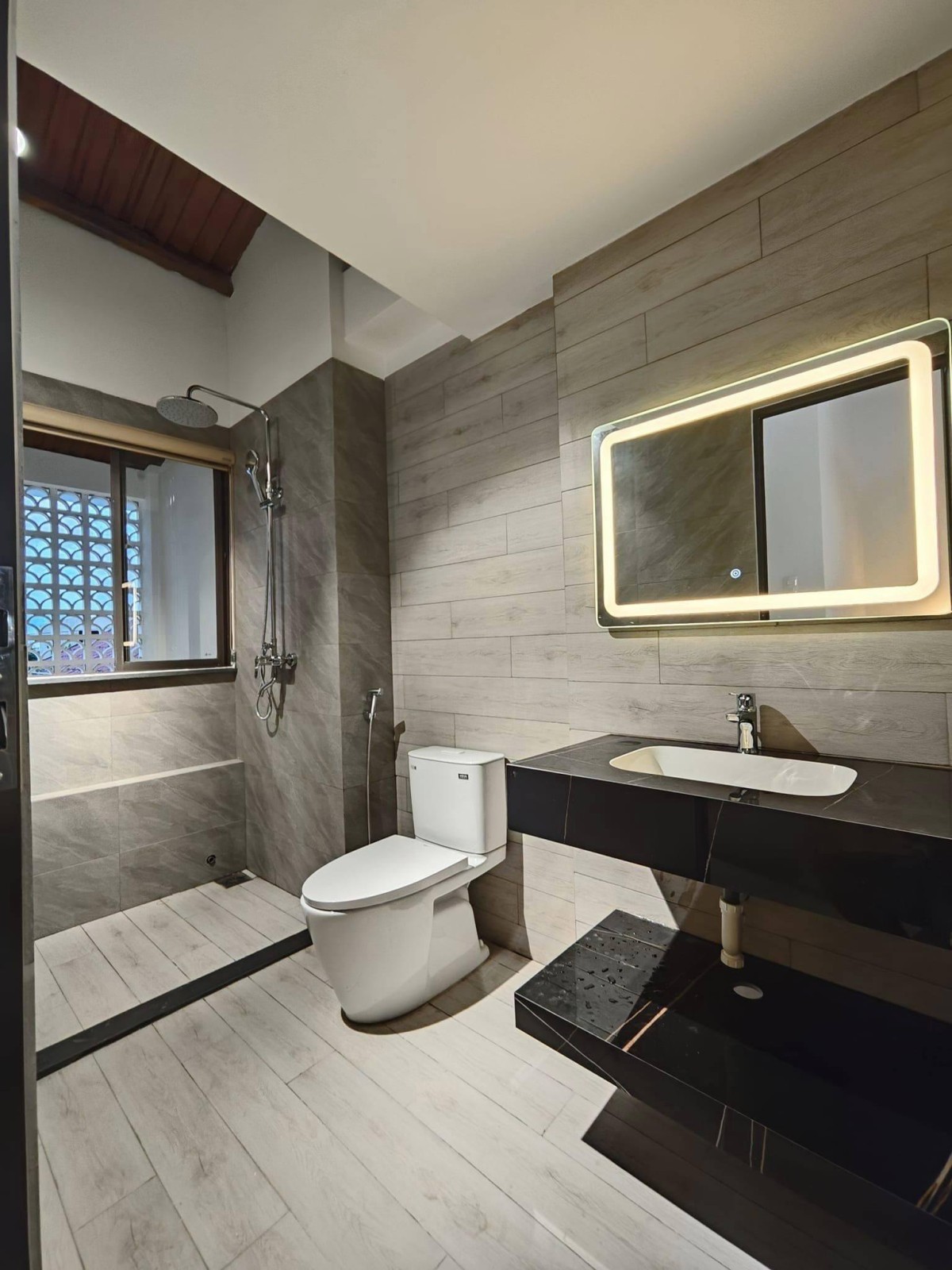 Bán nhà phường 13 Tân Bình, góc 2MT đường Văn Chung (5*25) 100tr/m2