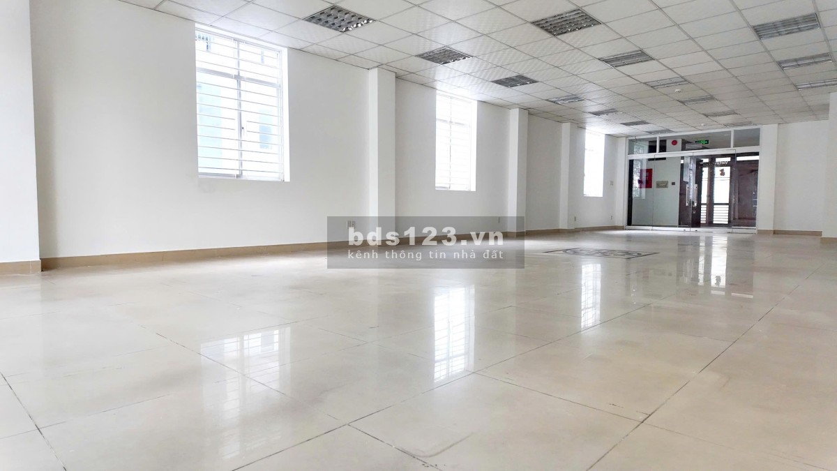 Cho thuê sàn văn phòng ngay mặt tiền Nguyễn Thị Minh Khai, Quận 3. 180m2 chỉ 62 triệu/tháng