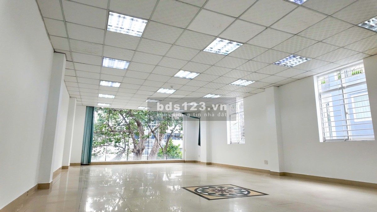 Cho thuê sàn văn phòng ngay mặt tiền Nguyễn Thị Minh Khai, Quận 3. 180m2 chỉ 62 triệu/tháng