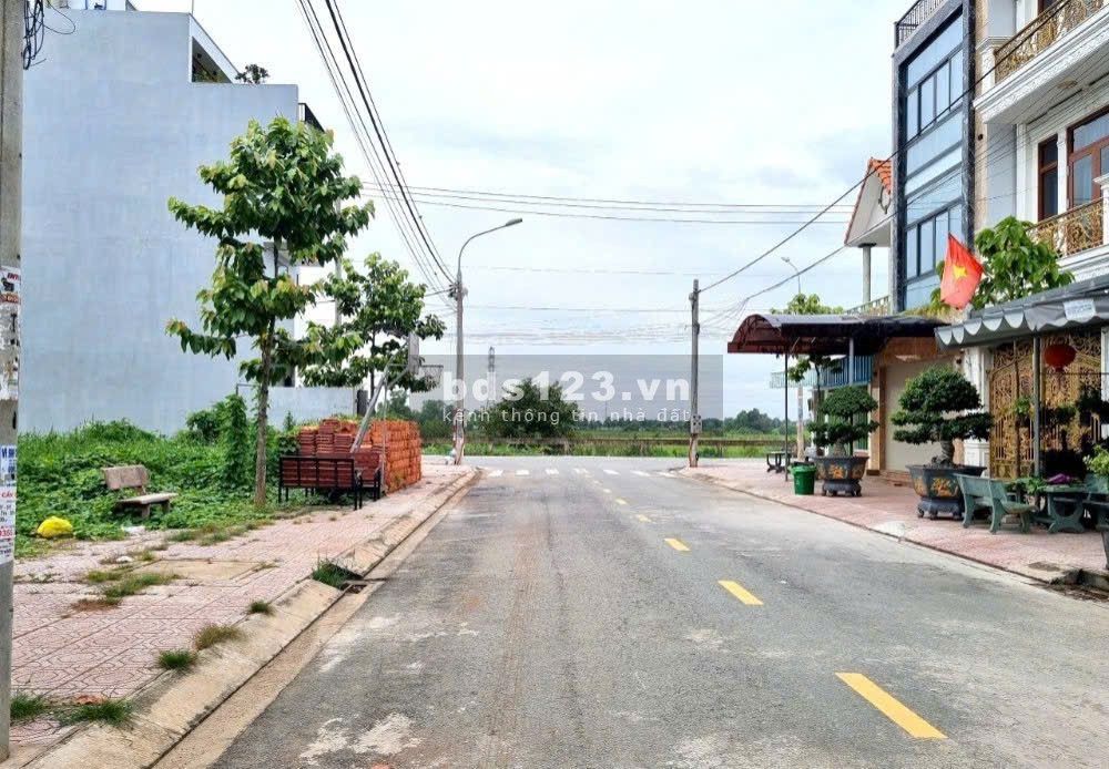 Chủ cắt lỗ lô đất sẵn sổ 100m2 đối diện TTTM VinCom Long Thành