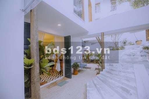 Cho thuê nhà mới 1 trệt 2 lầu, Decors siêu đẹp
