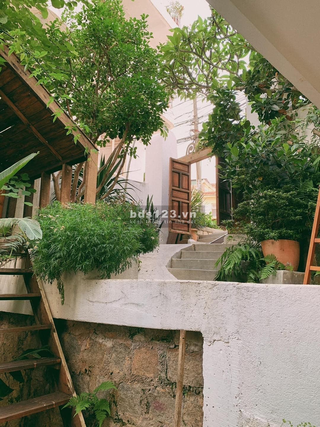 Cho thuê nhà mới 1 trệt 2 lầu, Decors siêu đẹp