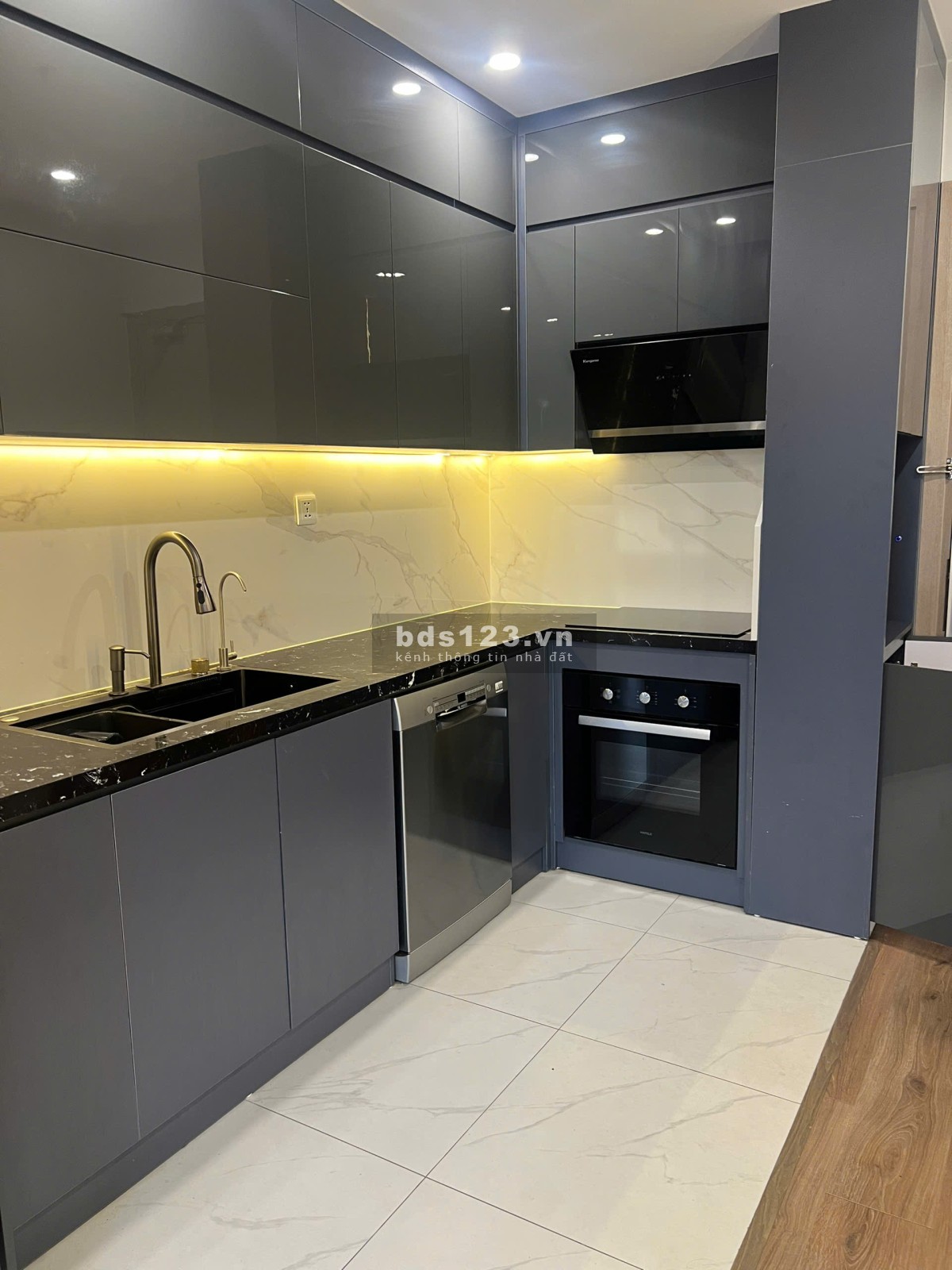 BÁN CĂN GÓC 64m2 full nội thất mới giá 4 tỷ 6 bao thuế phí