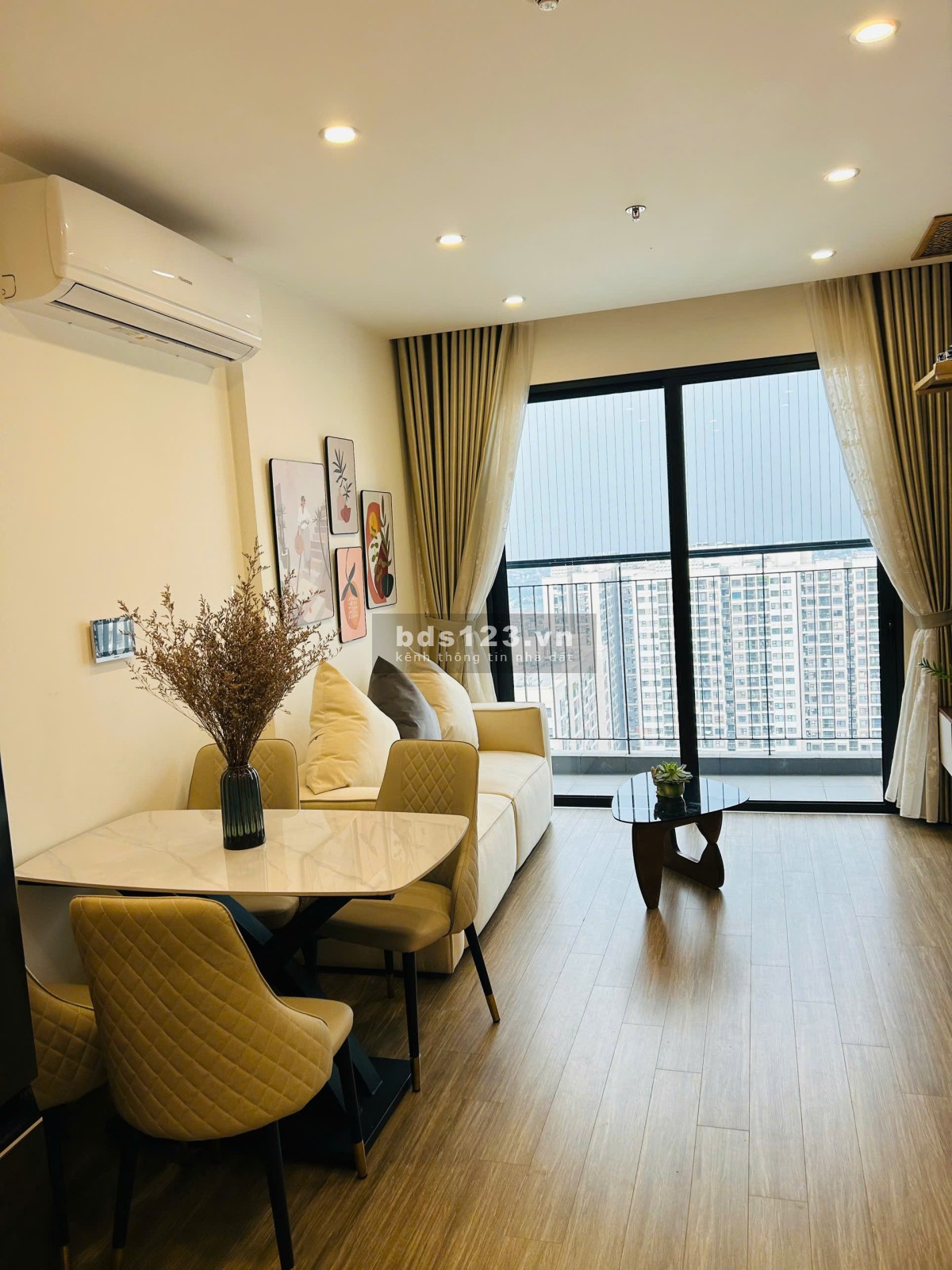 Bán nhanh căn 2 ngủ 2vs, 60m2, nhỉnh 3,7 tỷ, Vin Smart City, 0888516777