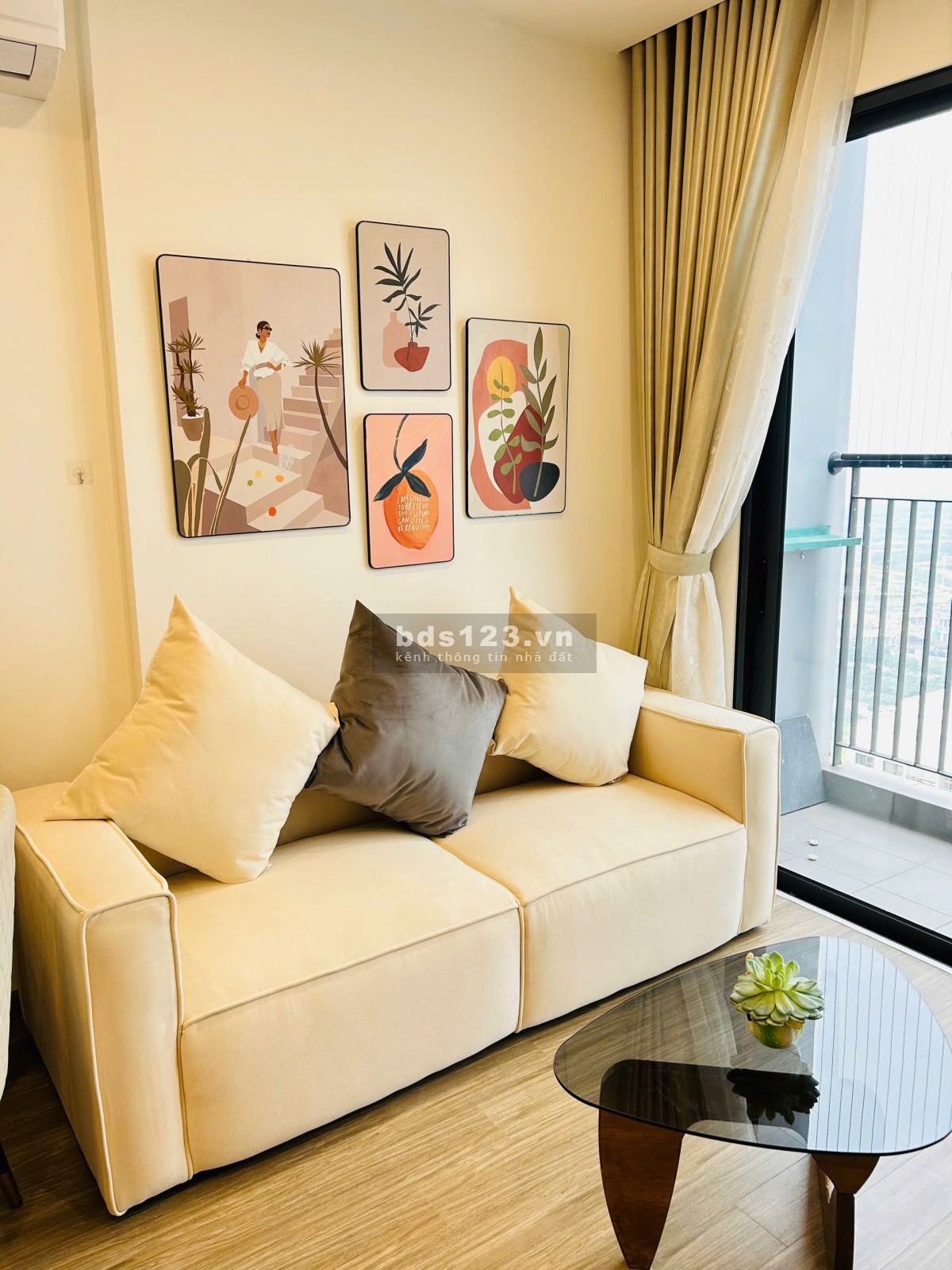 Bán nhanh căn 2 ngủ 2vs, 60m2, nhỉnh 3,7 tỷ, Vin Smart City, 0888516777