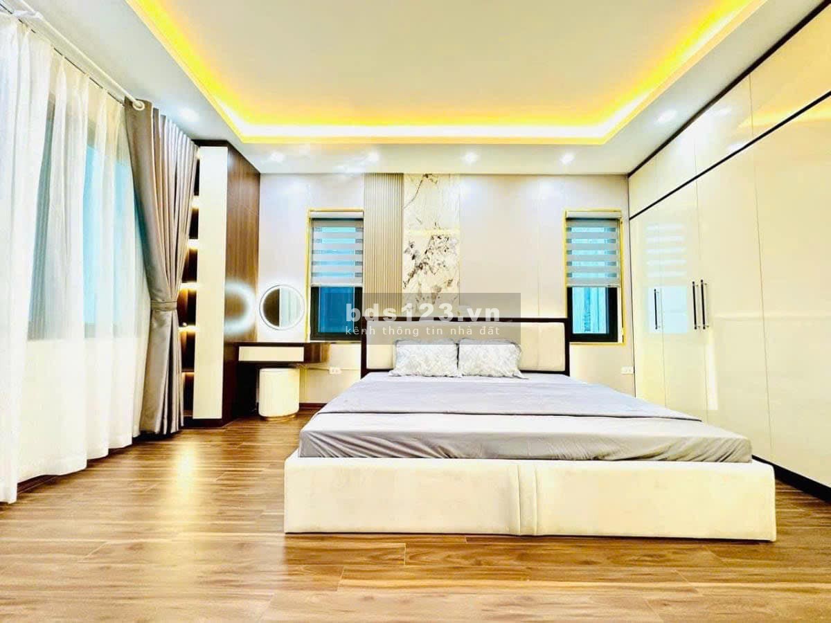 NHỈNH 6 TỶ - 40M2 - CẦU GIẤY - LÔ GÓC 3 THOÁNG - NHÀ MỚI FULL NỘI THẤT