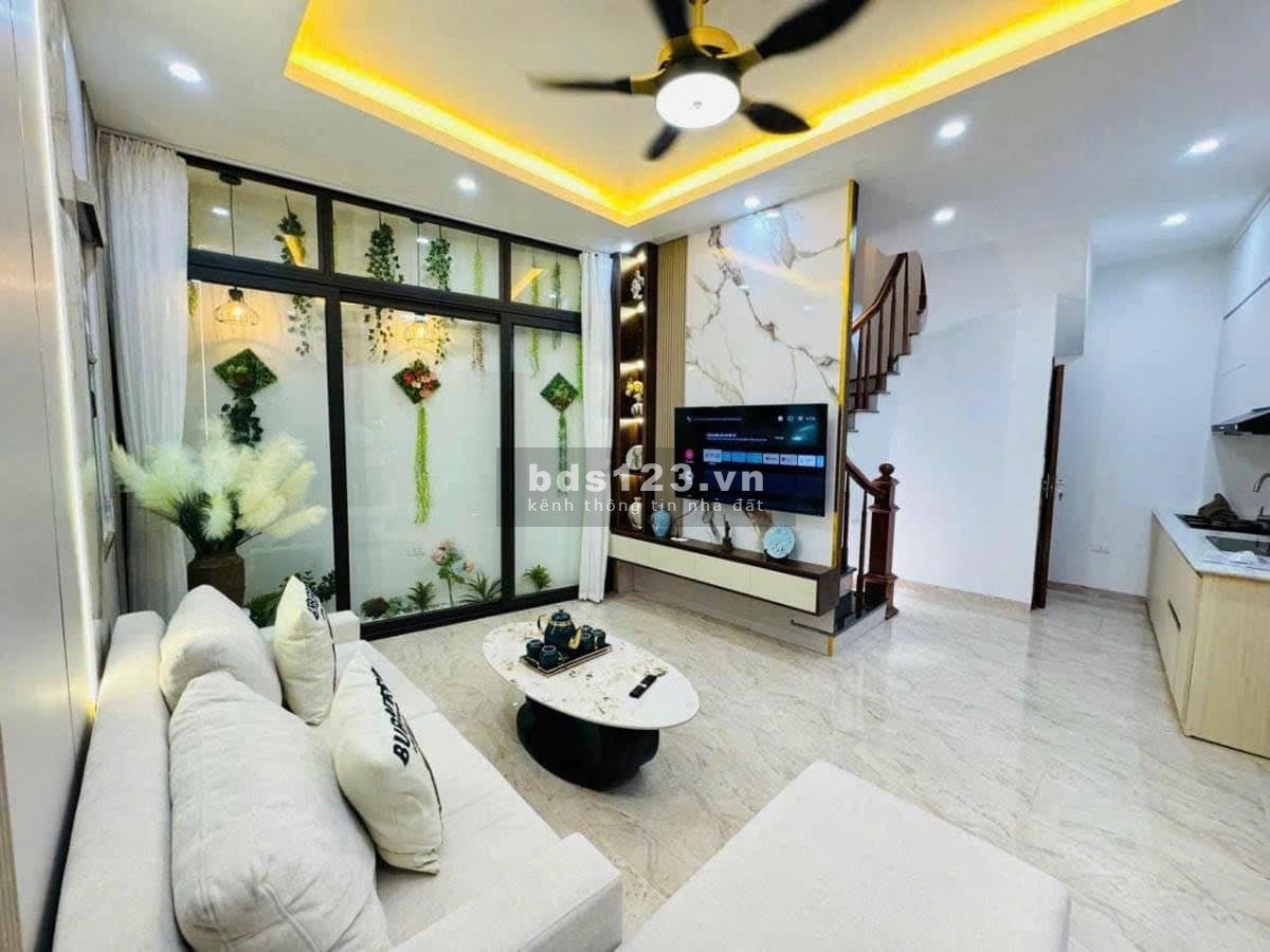 NHỈNH 6 TỶ - 40M2 - CẦU GIẤY - LÔ GÓC 3 THOÁNG - NHÀ MỚI FULL NỘI THẤT