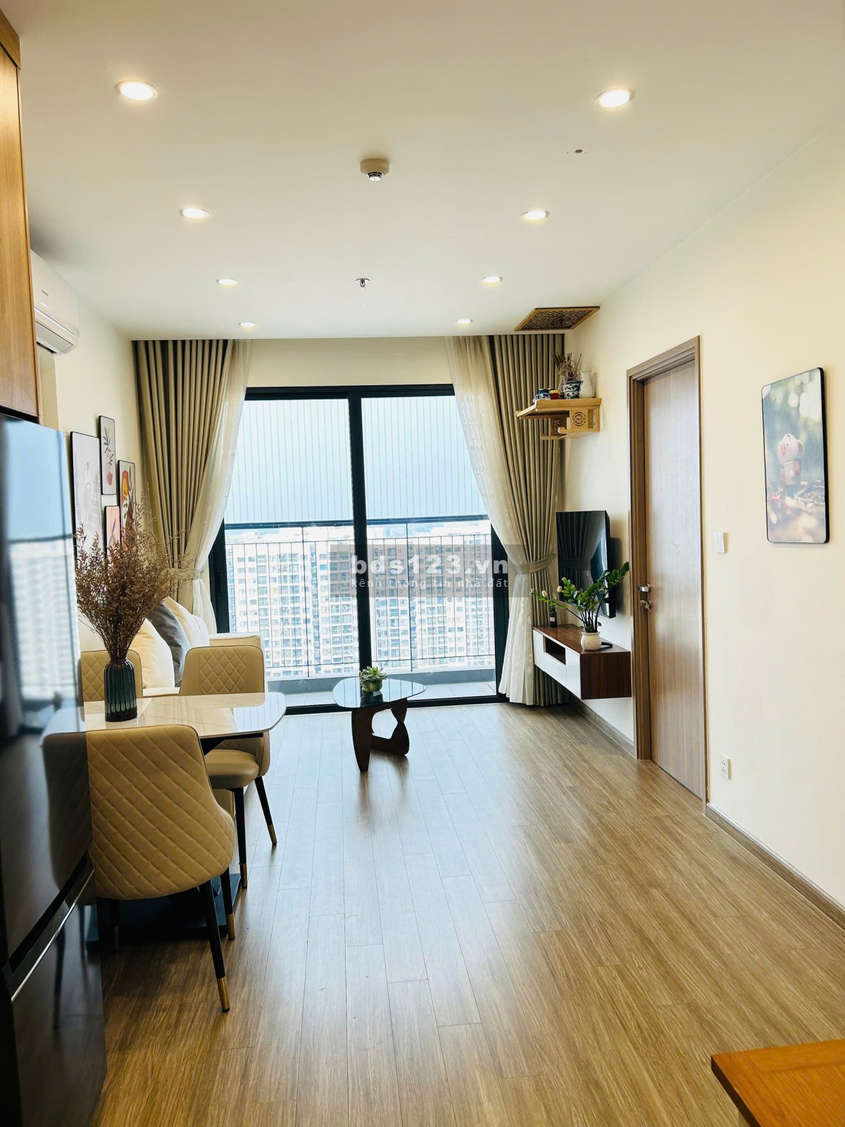 Bán nhanh căn 2 ngủ 2vs, 60m2, nhỉnh 3,7 tỷ, Vin Smart City, 0888516777