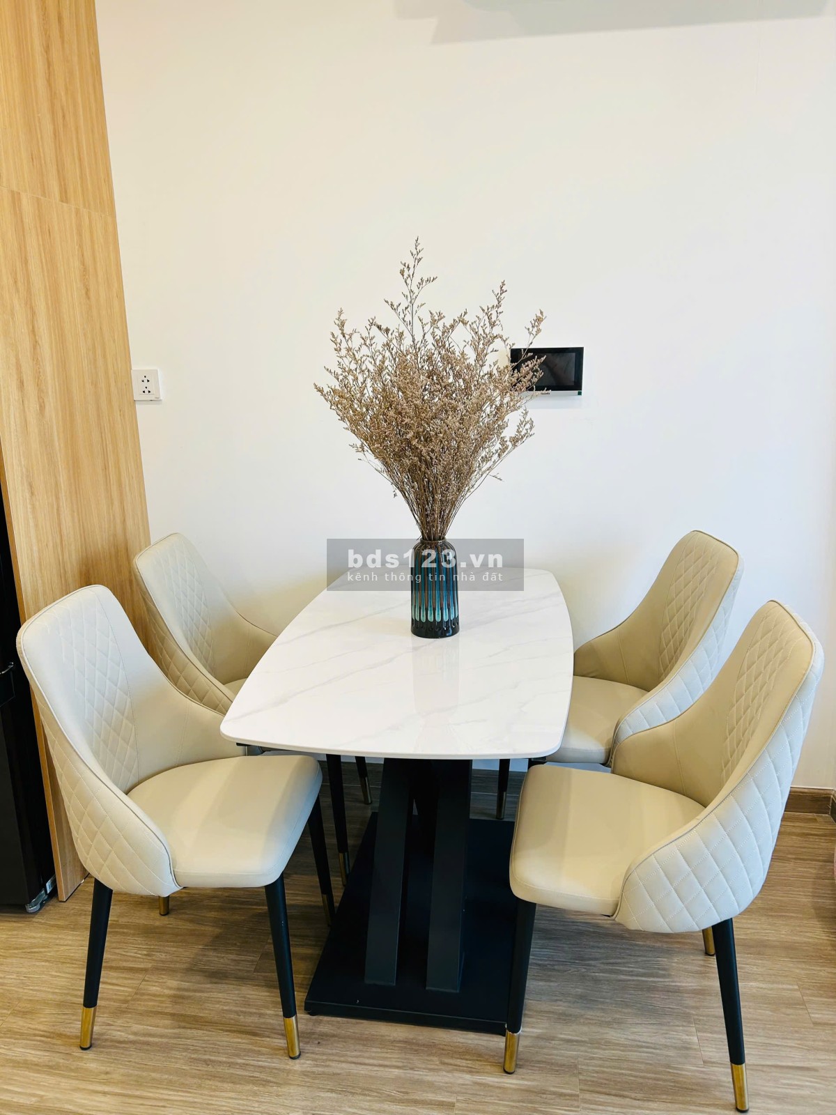 Bán nhanh căn 2 ngủ 2vs, 60m2, nhỉnh 3,7 tỷ, Vin Smart City, 0888516777