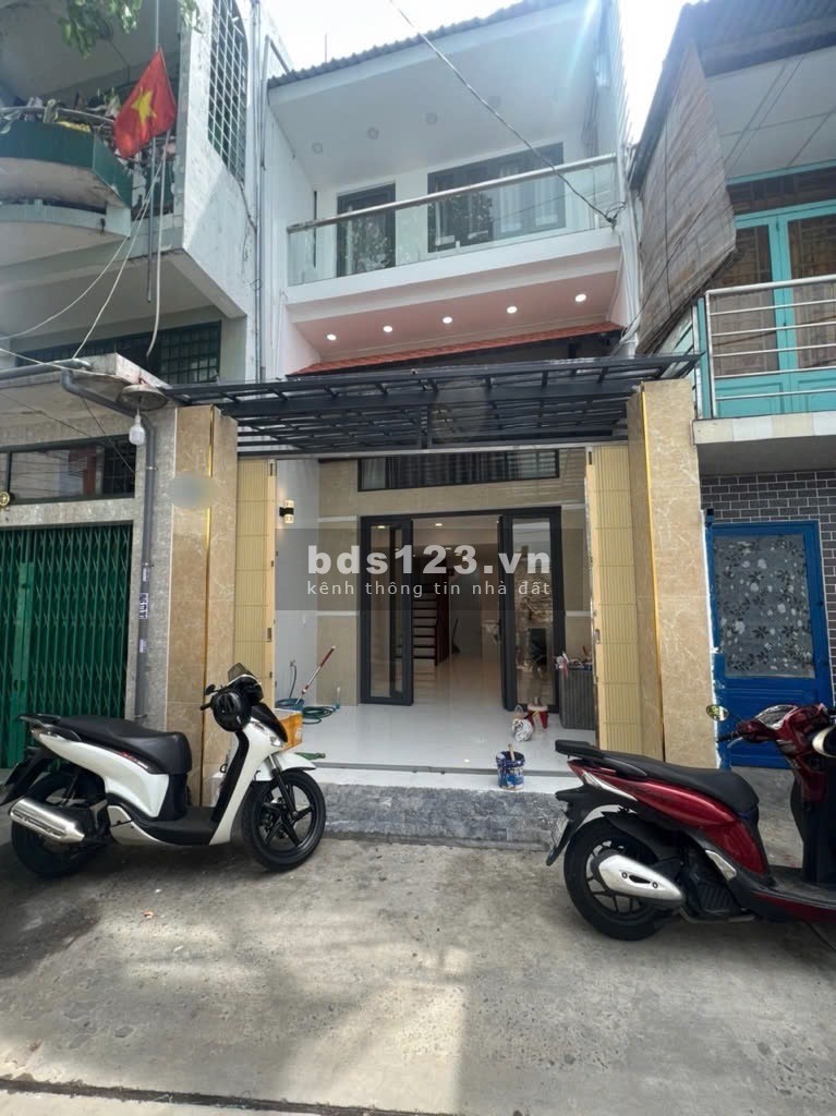 CẦN BÁN GẤP NHÀ - HẺM XE HƠI - ĐỘI CUNG - QUẬN 11.HẺM 1 SẸT GẦN MẶT TIỀN - 3T - ĐẸP Ở NGAY.