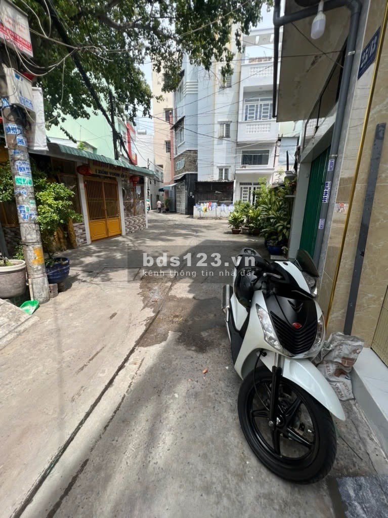 CẦN BÁN GẤP NHÀ - HẺM XE HƠI - ĐỘI CUNG - QUẬN 11.HẺM 1 SẸT GẦN MẶT TIỀN - 3T - ĐẸP Ở NGAY.