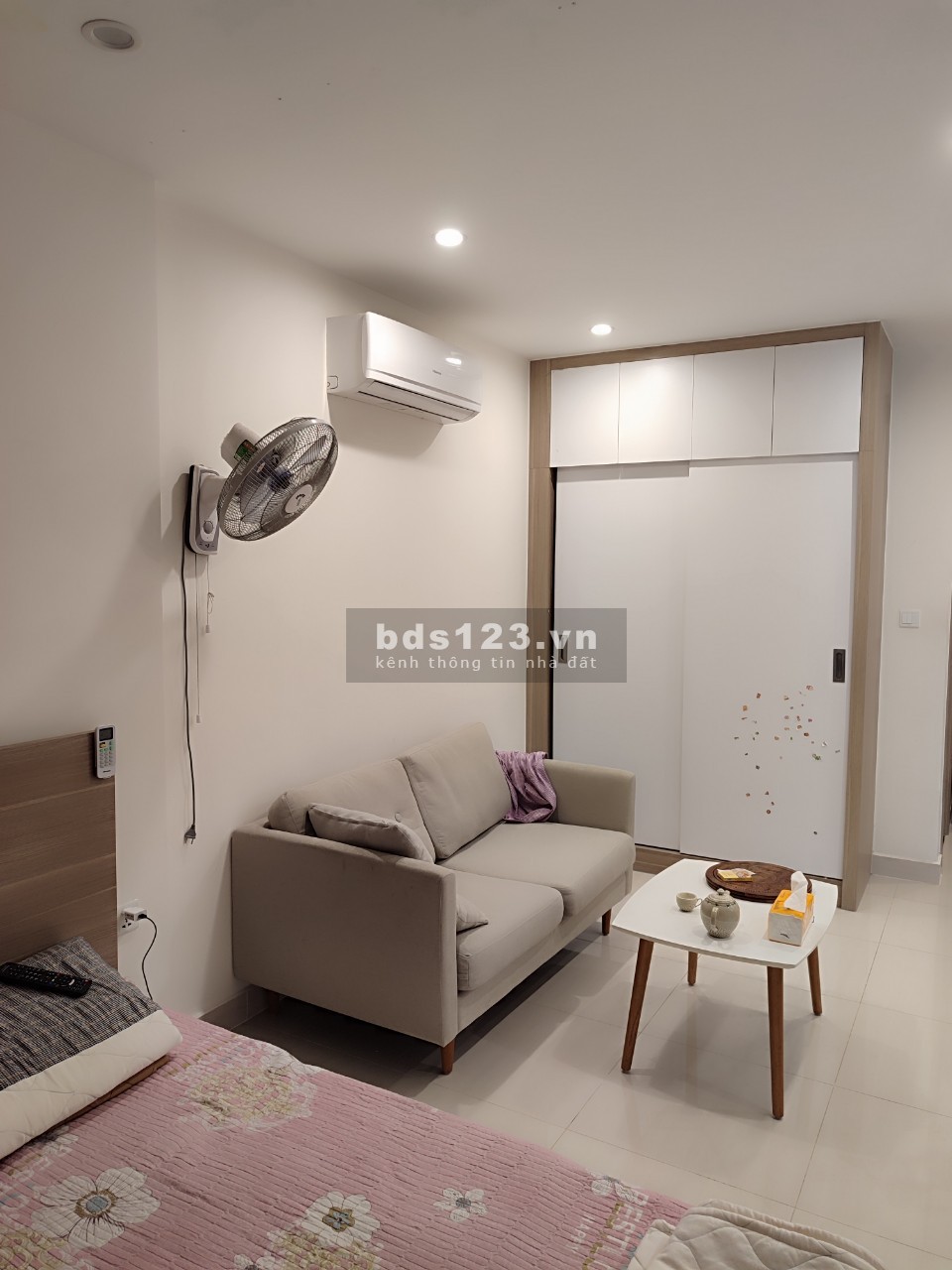 Bán căn Studio. Full nội thất, 30 m2, nhỉnh 2 tỷ, Vin Smart City, 0888516777