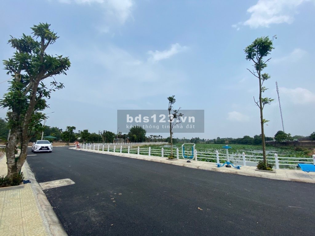 Chính chủ ngộp nên cần bán gấp lô đất nền nằm ngay mặt tiền đường lớn