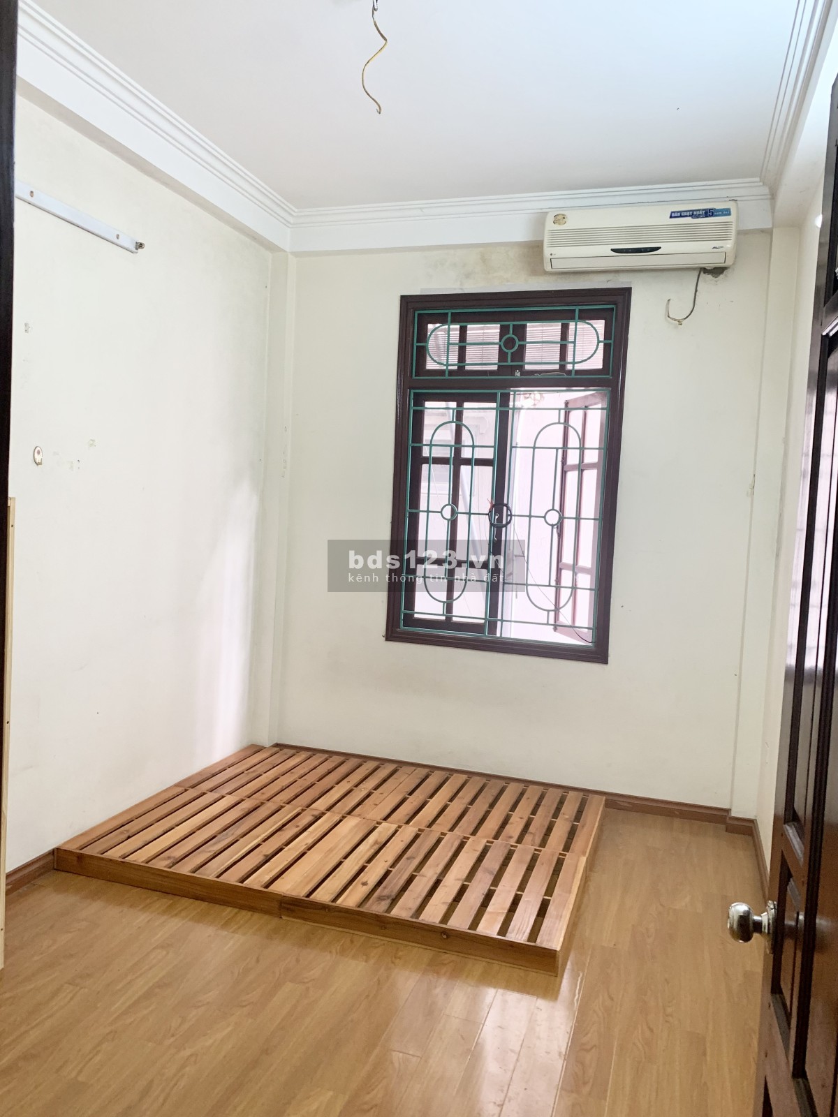 Cho thuê phòng tại ngõ 564 Nguyễn Văn Cừ, giá 2,4tr
