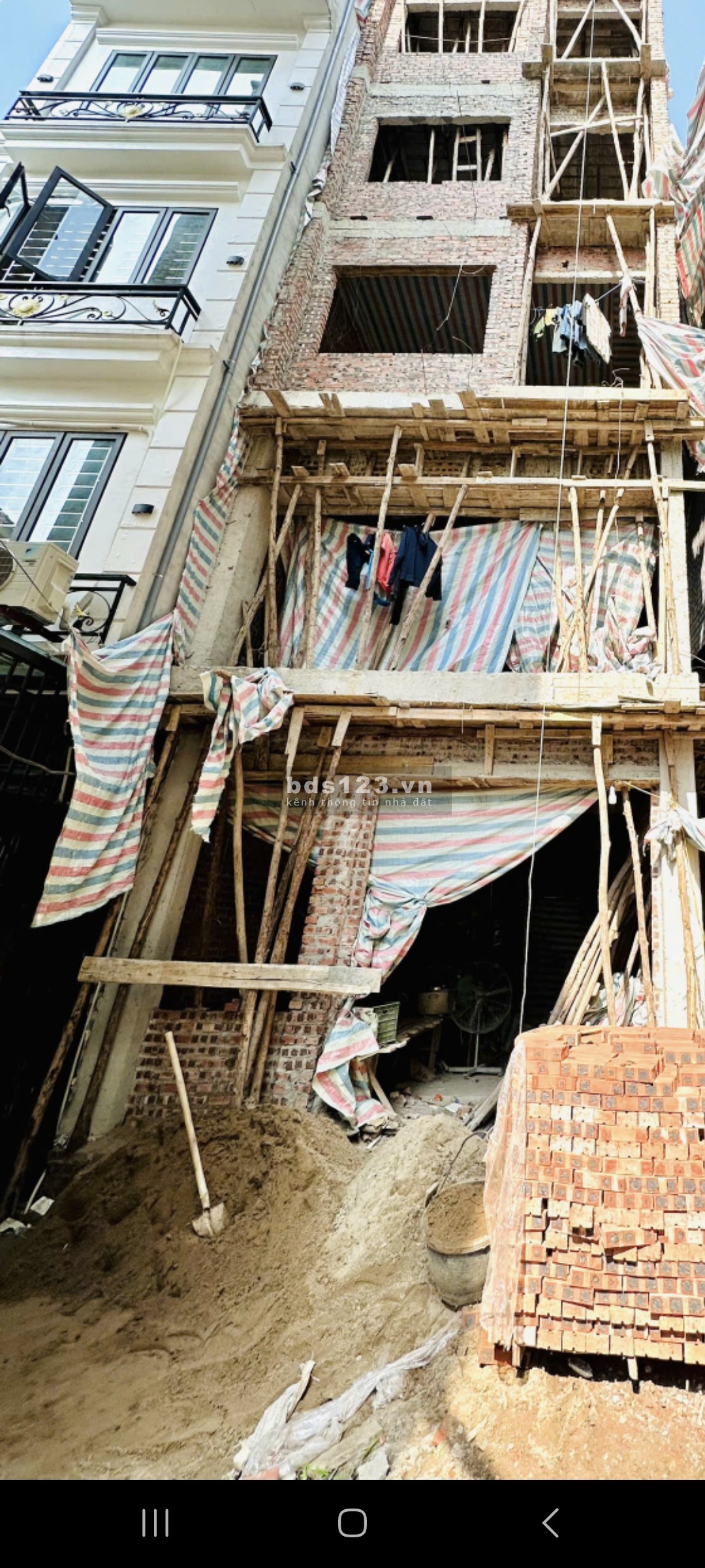 Nhà xây mới có thang máy ở Nam Dư