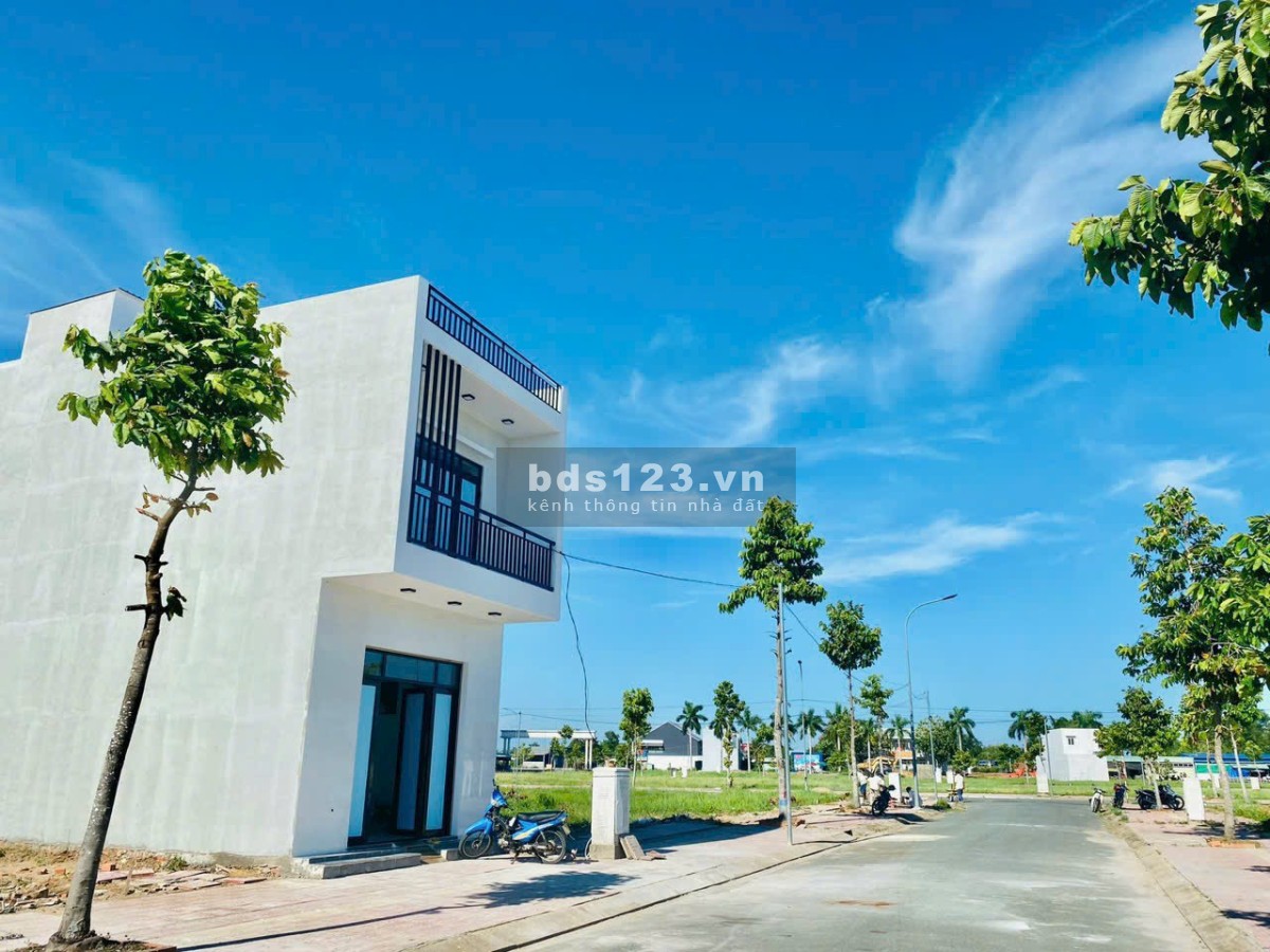 Bán lô đất full thổ cư có sổ hồng riêng vị trí rất đẹp cặp sát ở QL1 A
