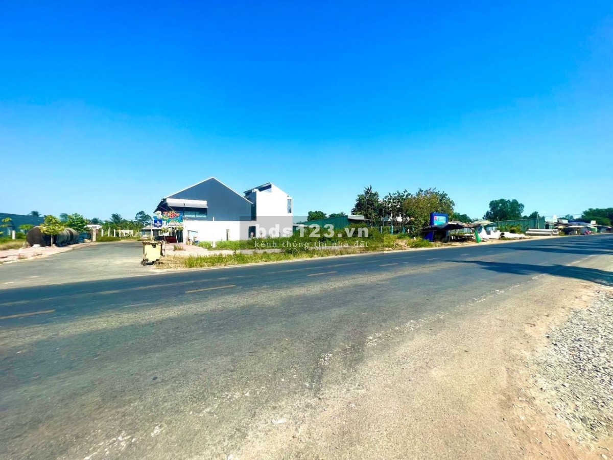 Bán lô đất full thổ cư có sổ hồng riêng vị trí rất đẹp cặp sát ở QL1 A