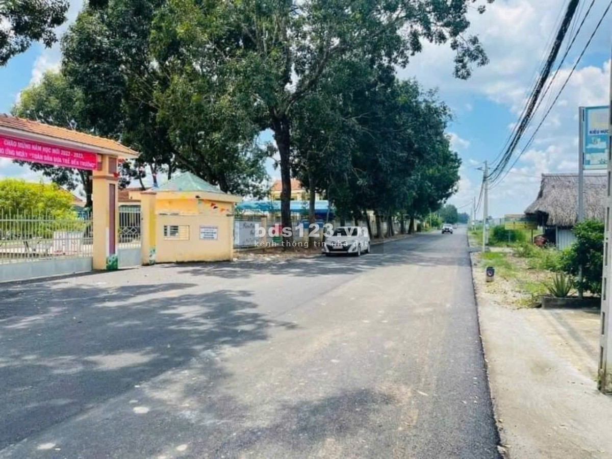 KẸT TIỀN BÁN GẤP 1225M2 ĐẤT. GIÁ 140TRIỆU NGAY CÁC NHÀ MÁY XÍ NGHIỆP ĐÔNG CÔNG NHÂN