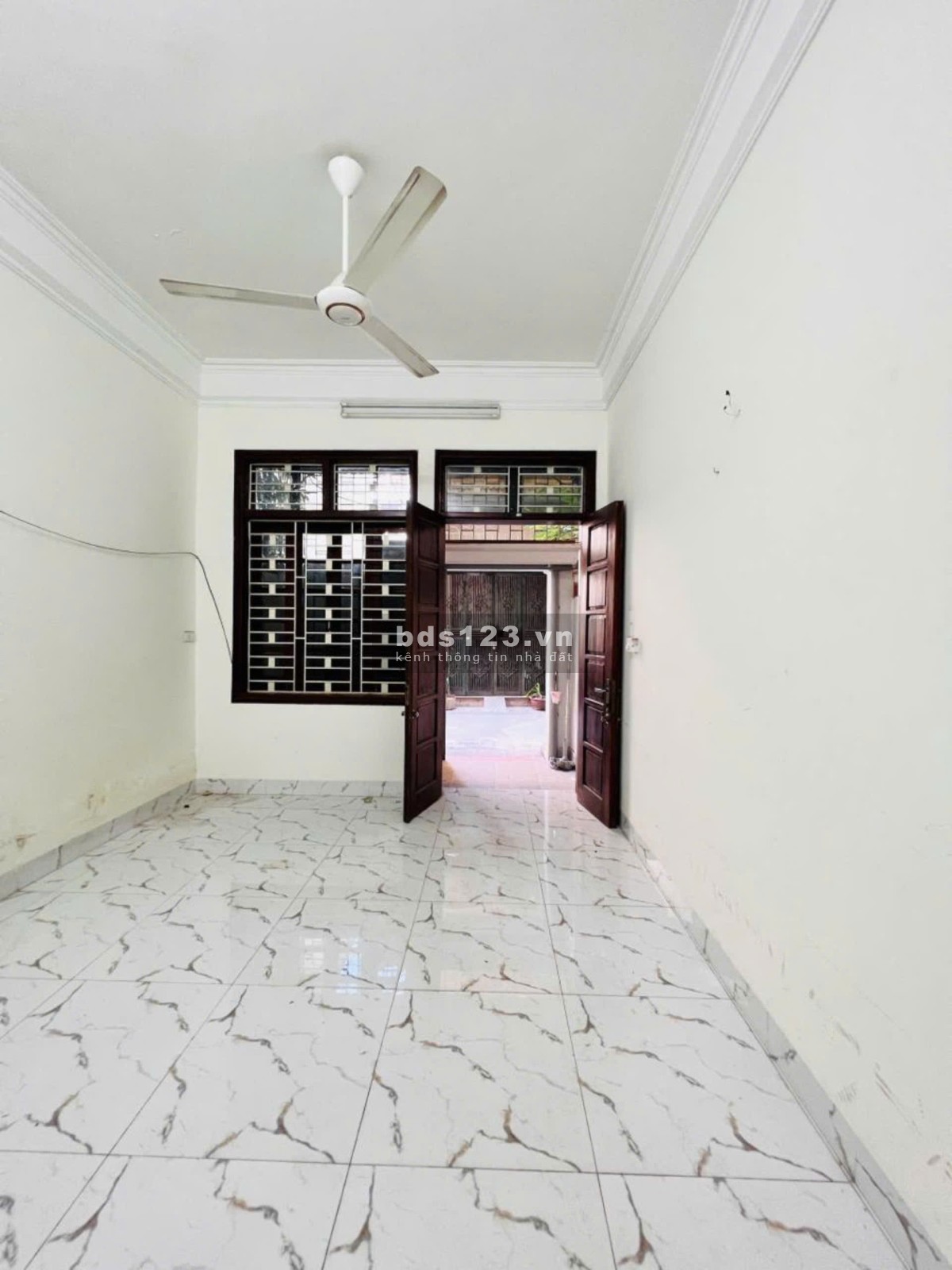 MỘ LAO - NHÀ DÂN XÂY KIÊN CỐ - OTO - 2 THOÁNG - KHU DÂN TRÍ CAO - GẦN TRƯỜNG HỌC CÁC CẤP