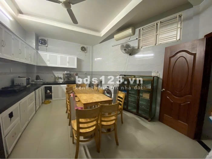 Đi xuất cảnh cần bán gấp nhà P3 Tân Bình