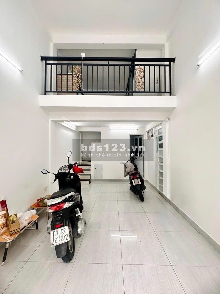 BÁN NHÀ NHỈNH 5T MẶT TIỀN TRẦN KHẮC CHÂN PHÚ NHUẬN