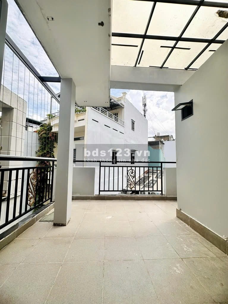 BÁN NHÀ NHỈNH 5T MẶT TIỀN TRẦN KHẮC CHÂN PHÚ NHUẬN