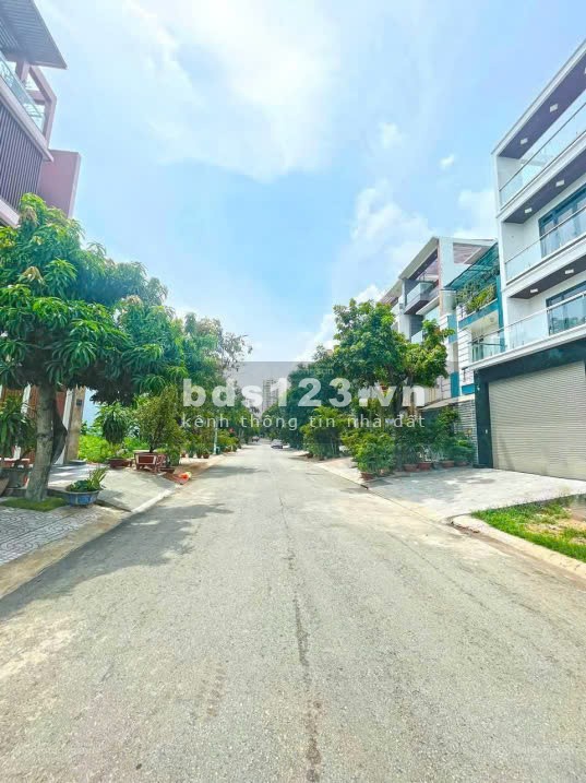 Bán lô đất nền đẹp, giá rẻ đường Hồ Học Lãm, Bình Tân.