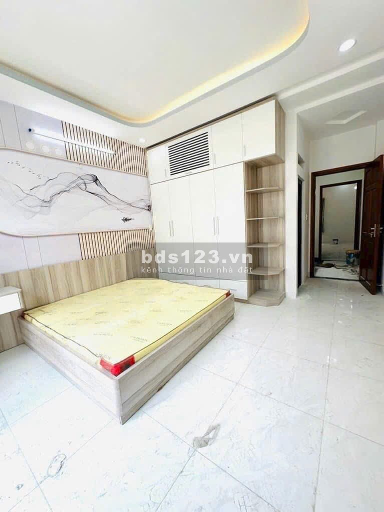 Bán Gấp Nhà 4 Phòng Ngủ, 6.3 Tỷ, Hẻm Xe Hơi Lê Văn Quới - Xem Ngay!