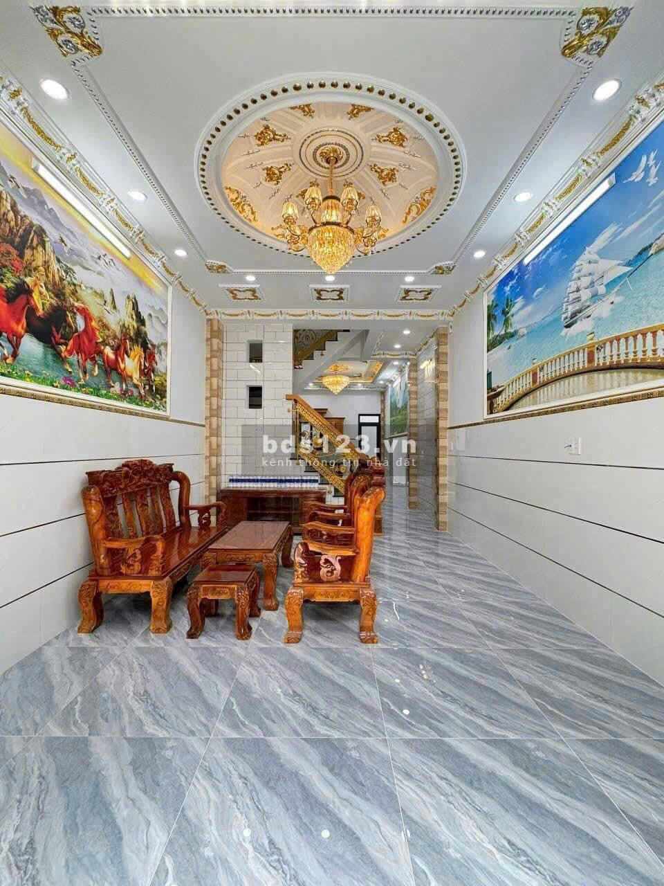Bán Gấp Nhà 4 Phòng Ngủ, 6.3 Tỷ, Hẻm Xe Hơi Lê Văn Quới - Xem Ngay!