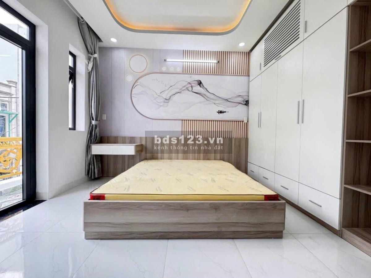 Bán Gấp Nhà 4 Phòng Ngủ, 6.3 Tỷ, Hẻm Xe Hơi Lê Văn Quới - Xem Ngay!
