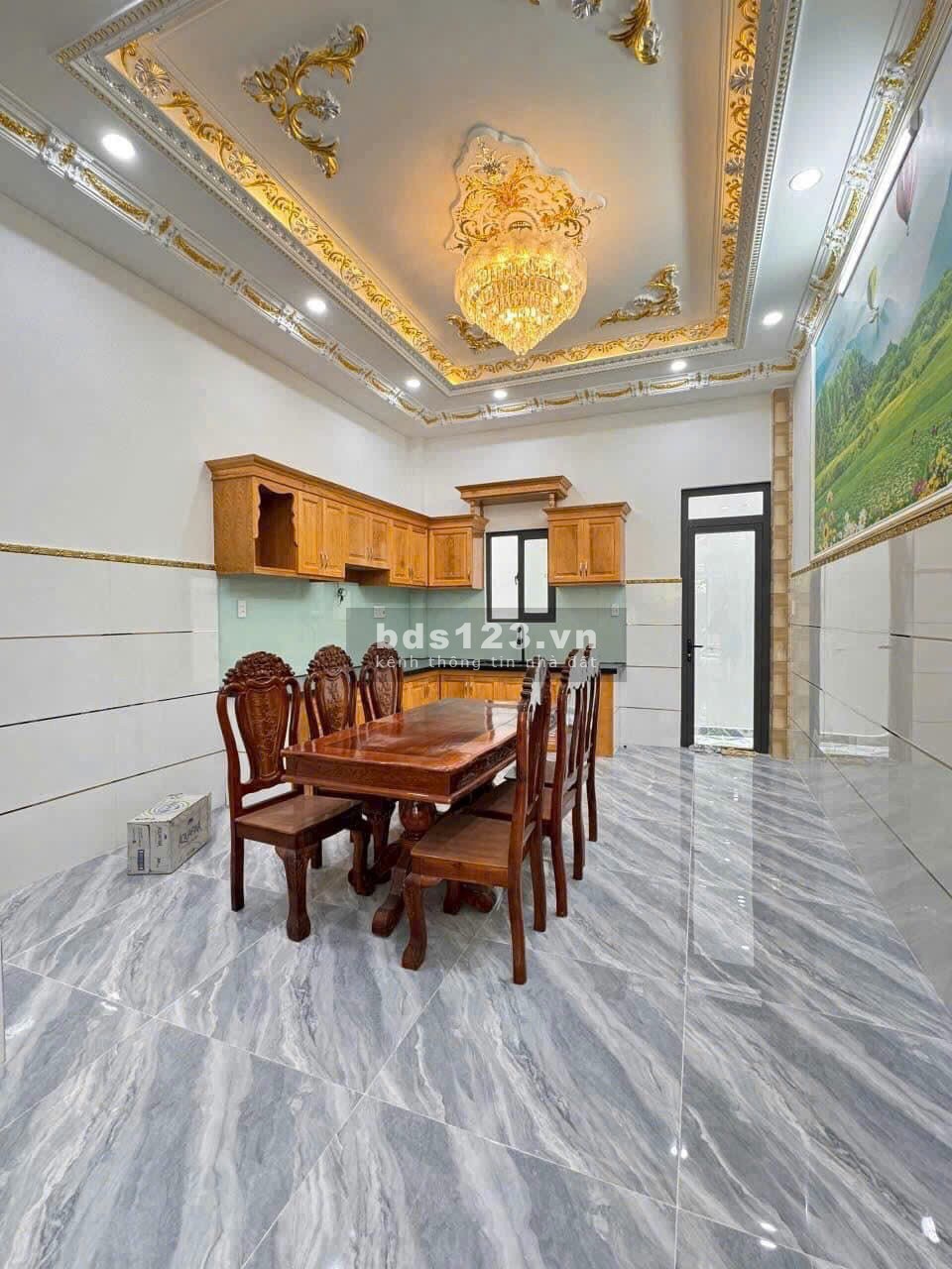 Bán Gấp Nhà 4 Phòng Ngủ, 6.3 Tỷ, Hẻm Xe Hơi Lê Văn Quới - Xem Ngay!