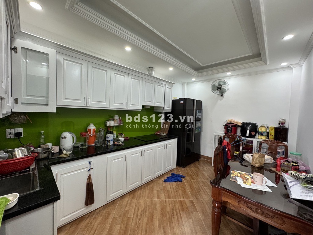 CHÍNH CHỦ CẦN CHUYỂN NHƯỢNG TOÀ CCMN KIM GIANG - Ô TÔ VÀO NHÀ- 8 TẦNG THANG MÁY