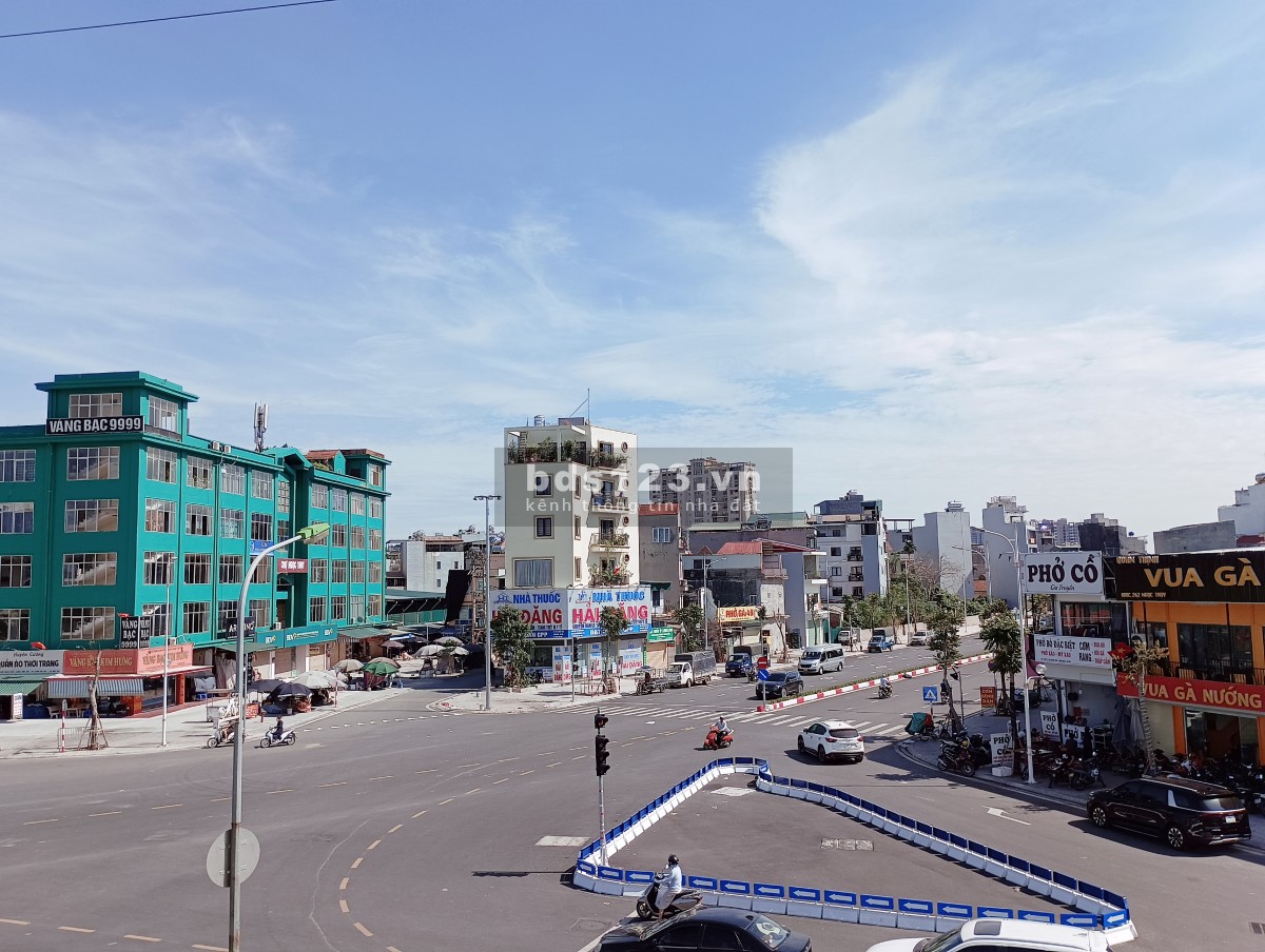 Bán nhà đẹp giá rẻ, 4 tầng mới, DT 46 m2, ô tô, Ngọc Thuỵ, Long Biên