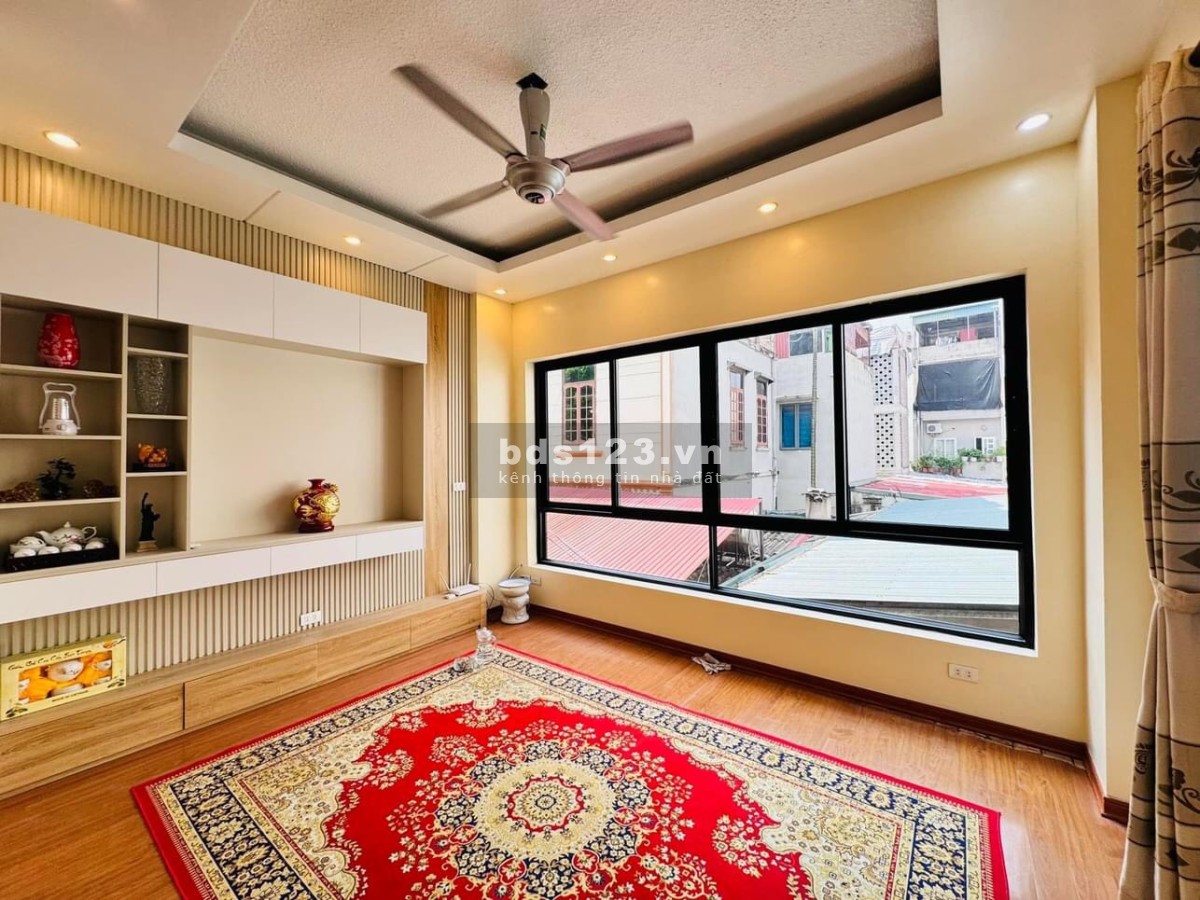 Bán nhà đẹp giá rẻ, 4 tầng mới, DT 46 m2, ô tô, Ngọc Thuỵ, Long Biên