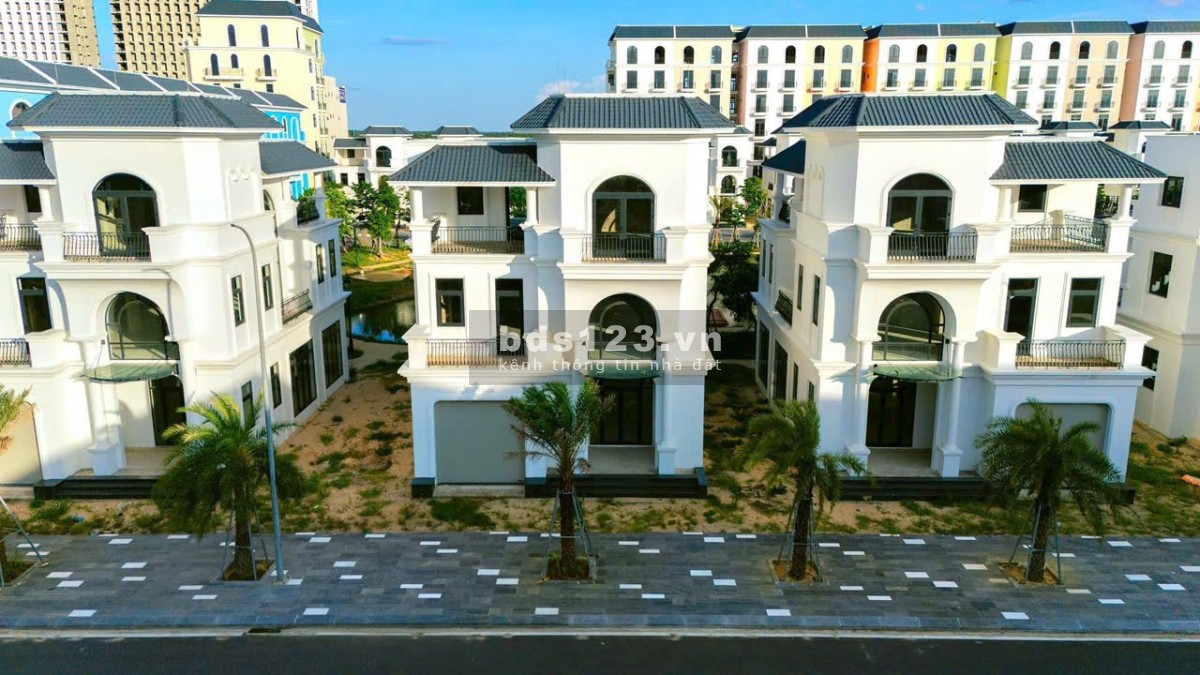 Bán căn khách sạn view biển sân golf Đồng Hới Quảng Bình giá 45.6 tỷ