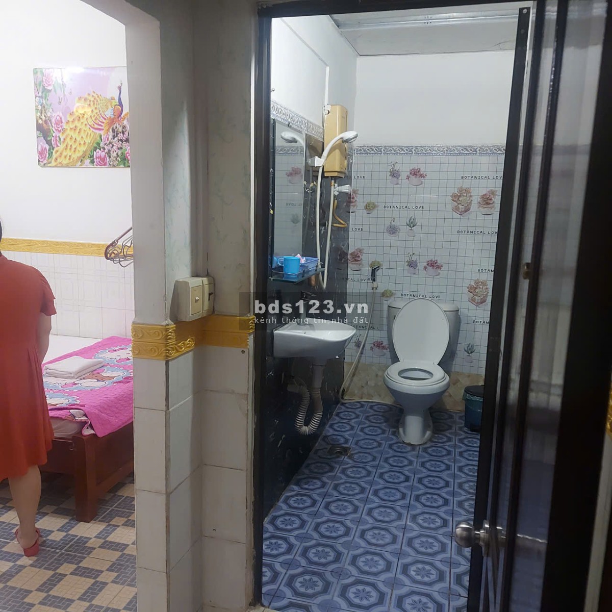 Sang khách sạn mặt tiền đường Quận 10