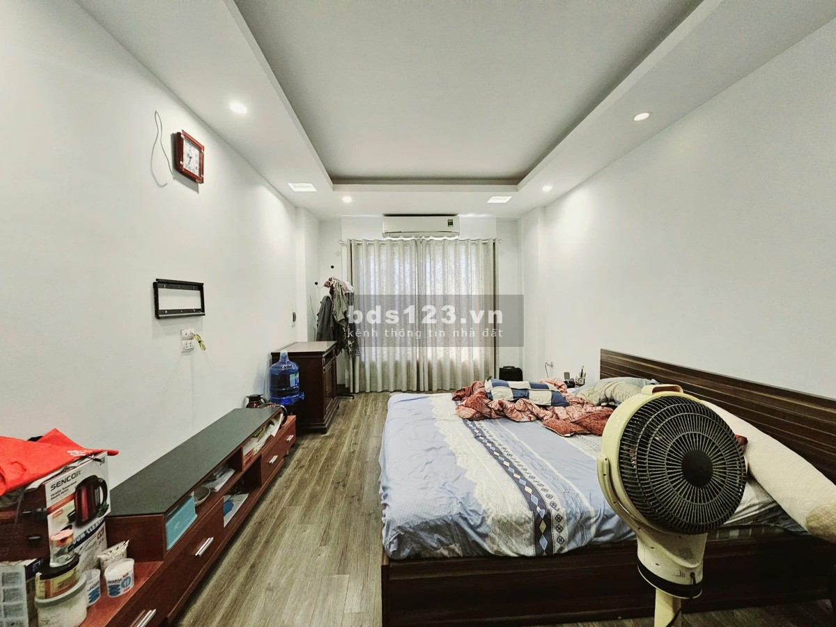 Bán nhà tại 6 tầng tại Thịnh Hào 36m2. Ngõ to oto vào nhà, gần ngã 6 Ô chợ Dừa, Văn Miếu giá 13 tỷ