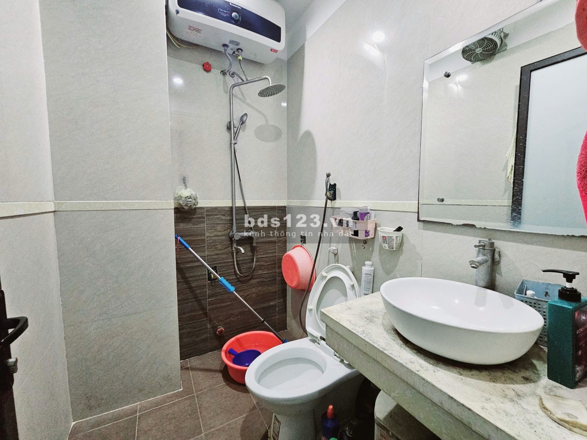 Bán nhà tại 6 tầng tại Thịnh Hào 36m2. Ngõ to oto vào nhà, gần ngã 6 Ô chợ Dừa, Văn Miếu giá 13 tỷ