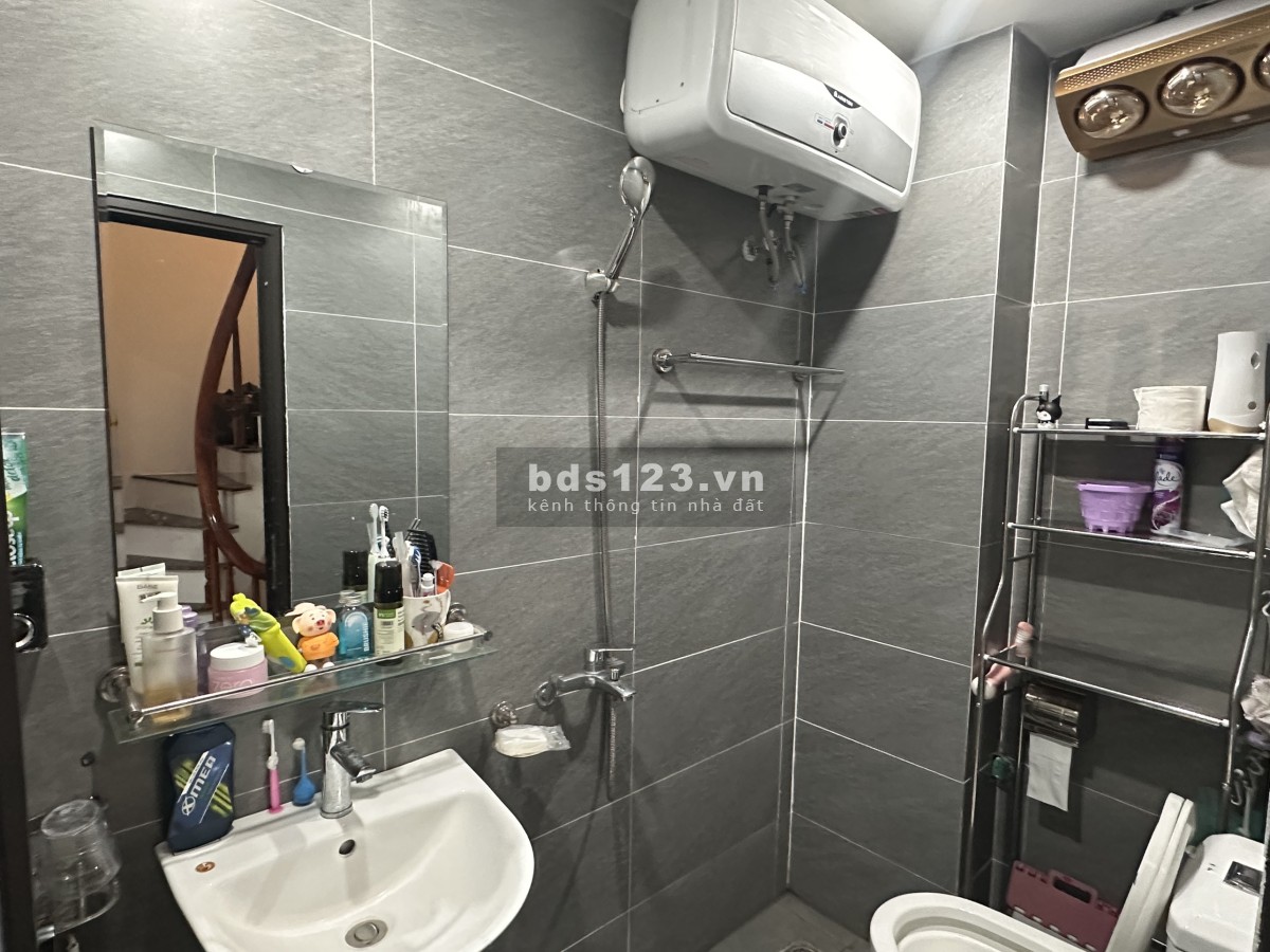 Bán nhà Kim Chung, Hoài Đức 30m2. Xây dựng 5 tầng full nội thất. Cách 130m đến chợ Lai Xá