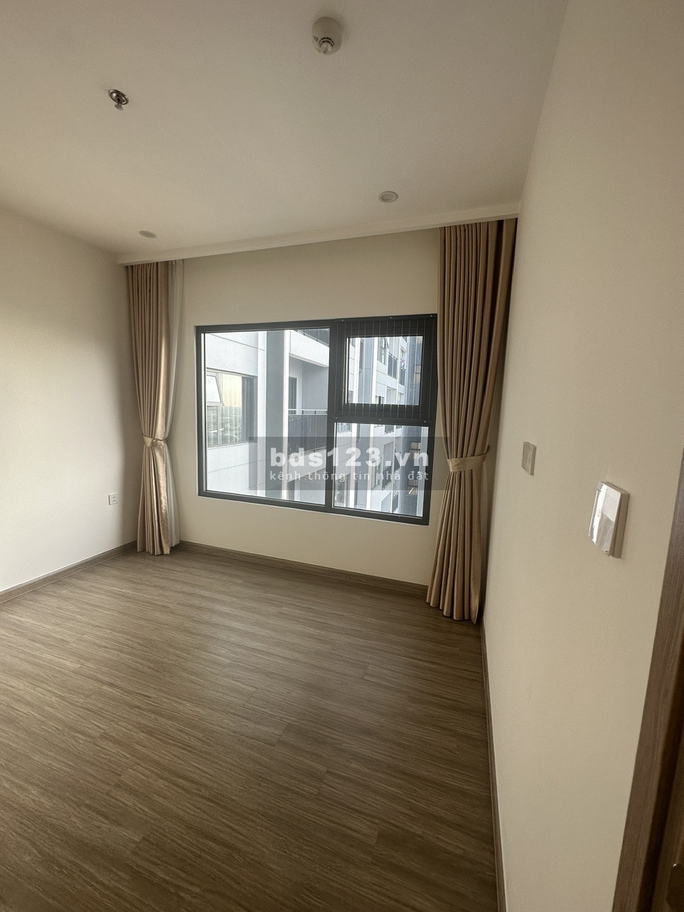 Giá rẻ 3PN2WC 75m NB view bể bơi 4.6 tỷ bao phí Vinhomes Smart Tây Mỗ