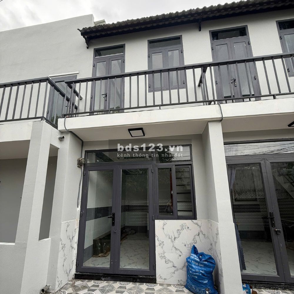 BÁN CĂN NHÀ MỚI 1 TRÊT 1 LẦU NGAY NGÃ 3 MỸ HẠNH VỚI GIÁ CHỈ 450 TRIỆU