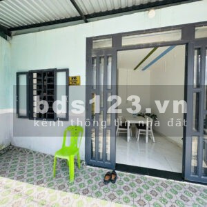 Cần bán nhà mới xây với diện tích 80m2 mặt tiền đường nhựa 6m giáp thị trấn Đức Hòa chỉ 1 tỷ 285