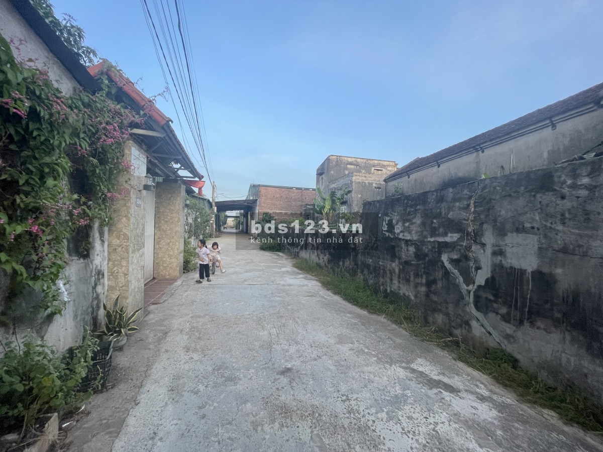 BÁN ĐẤT ĐƯỜNG THÔNG Ô TÔ TRÁNH, ĐẤT VUÔNG VẮN SẠCH ĐẸP, GẦN CHỢ, TRƯỜNG HỌC TẠI BẮC HỒNG ĐÔNG ANH