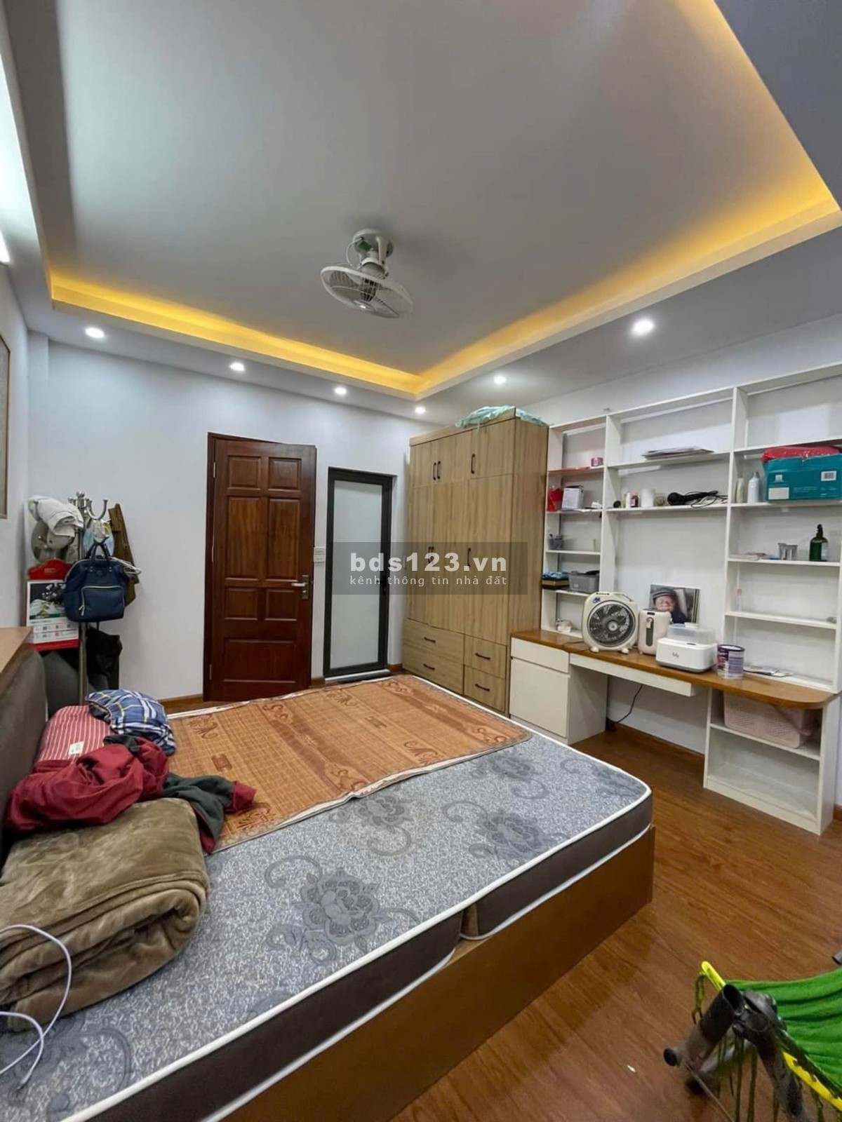 Bán nhà phố MINH KHAI 34m2, 5 tầng, Nhà Mới, Nở Hậu, Full Nội Thất, Ngõ Ba Gác, 20M Ra Ô Tô Tránh.